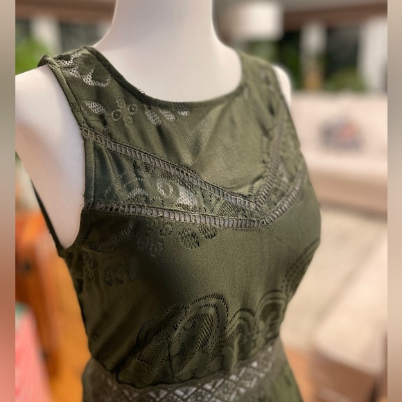 Rebellion Lace Dress - Picture 11 of 11